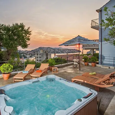 Hedera A16